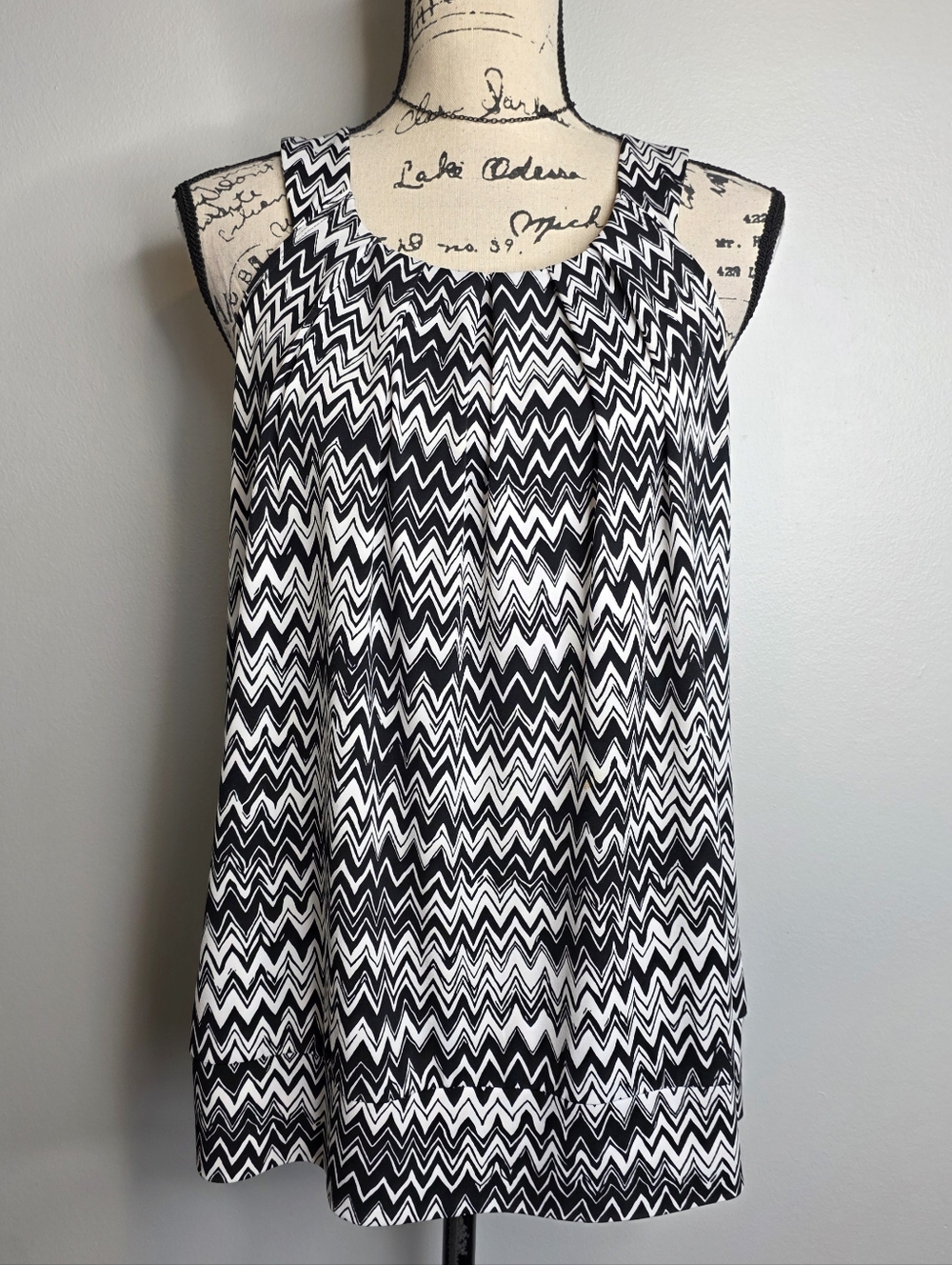 Y2k AB Studio Black and White Zigzag Tank Top Sz L
